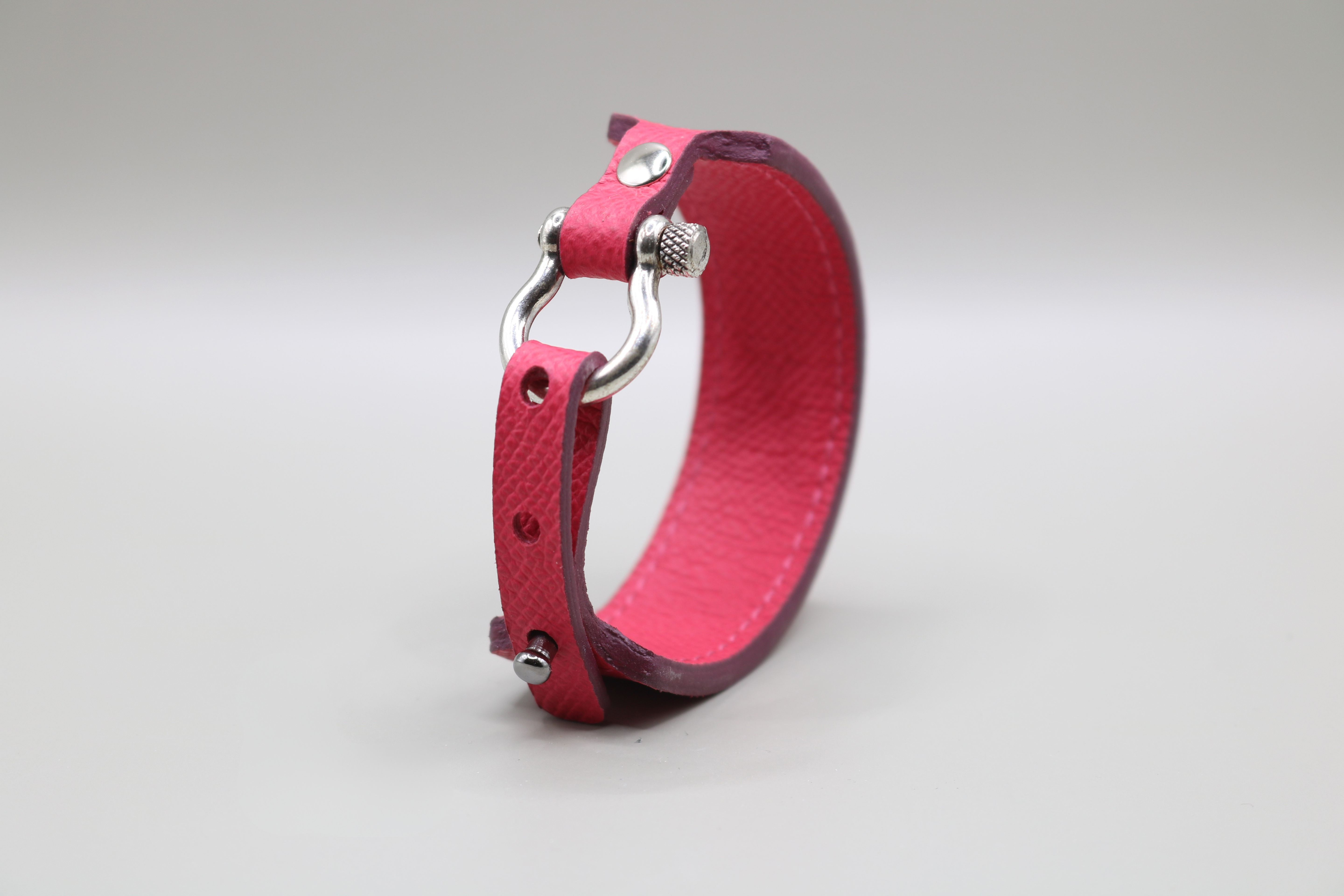 Bracelet manille anti-ondes femme en cuir Fushia