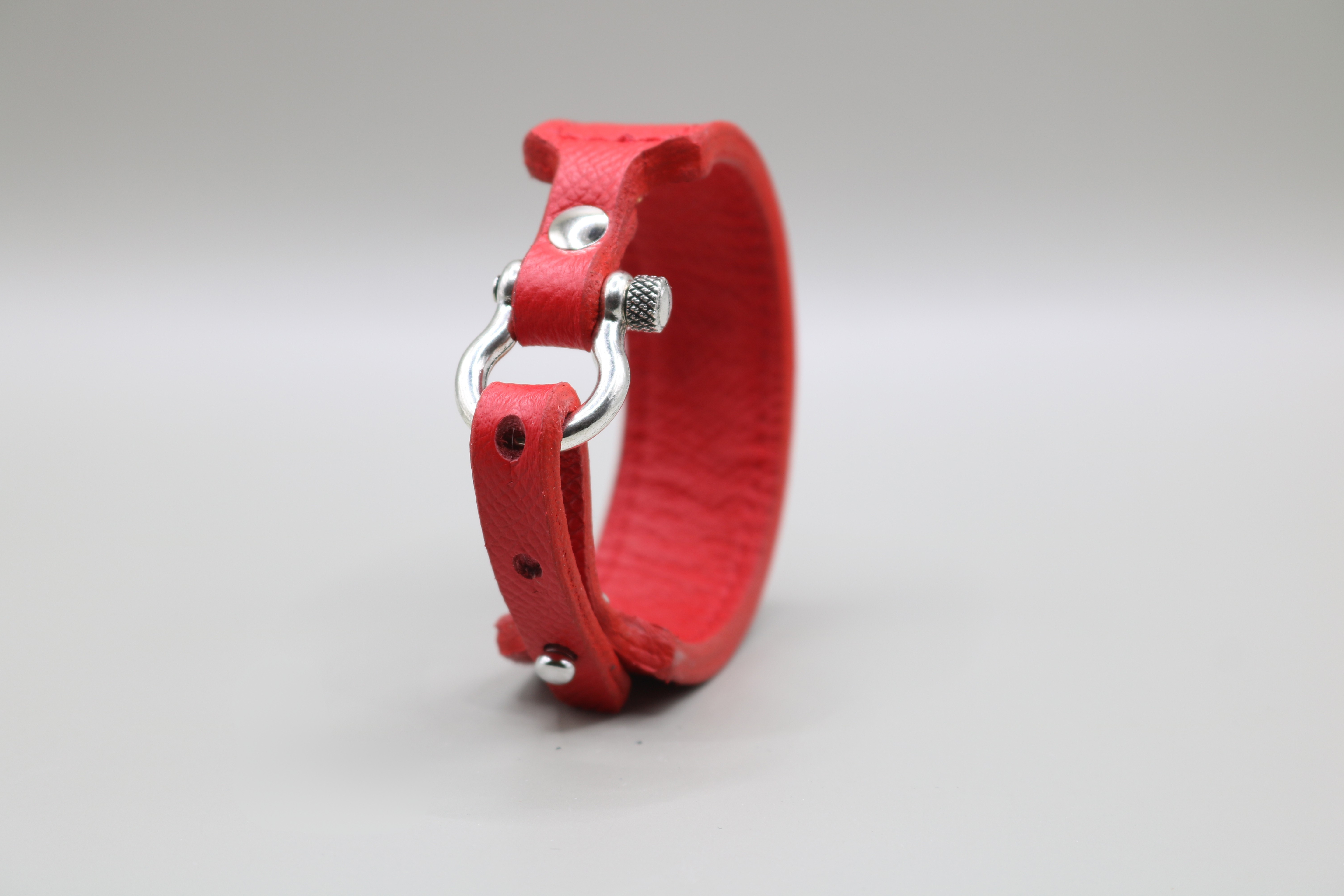 Red leather anti-wave shackle bracelet for women