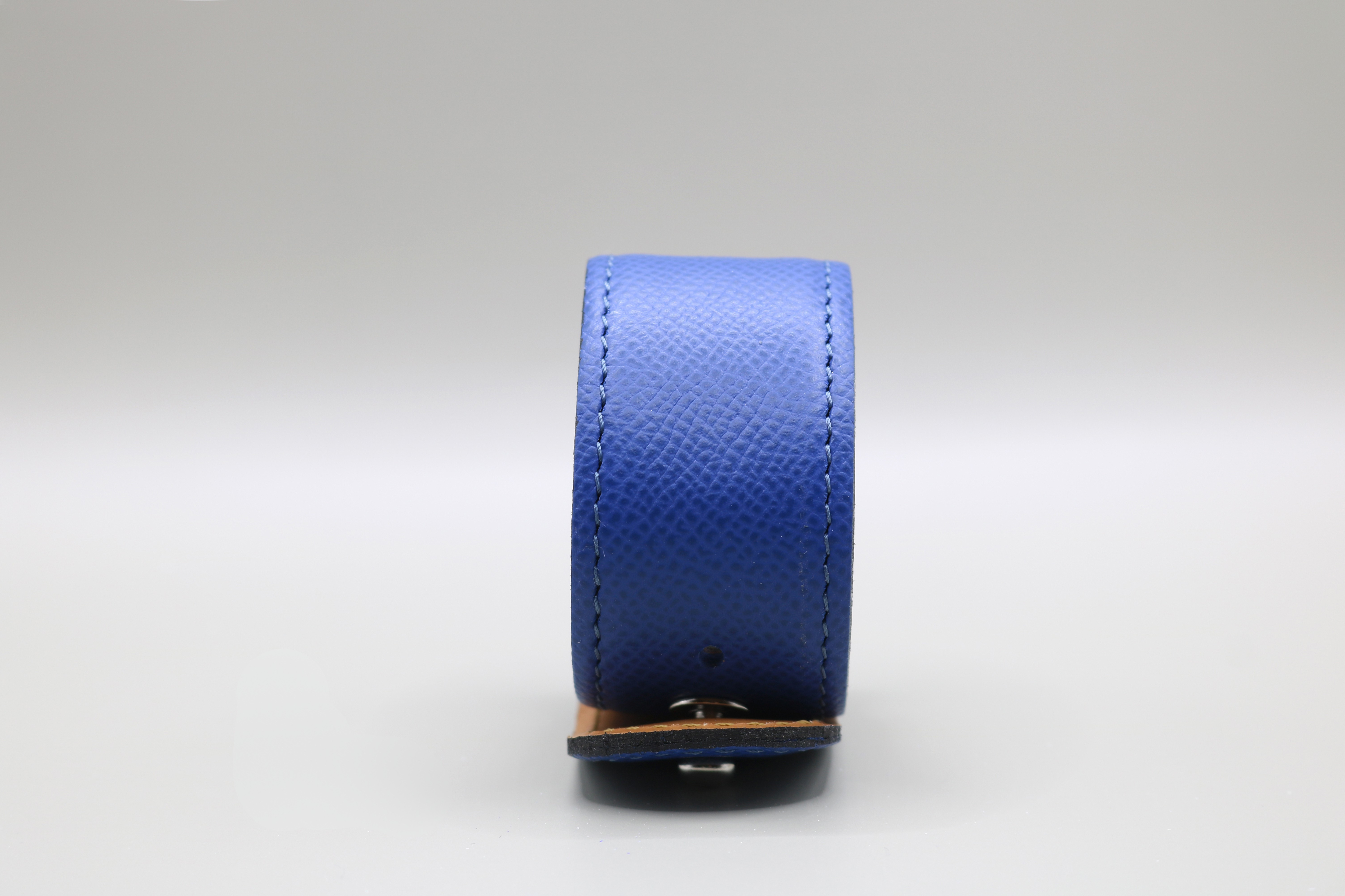 Women's anti-wave cuff bracelet in Royal Blue leather
