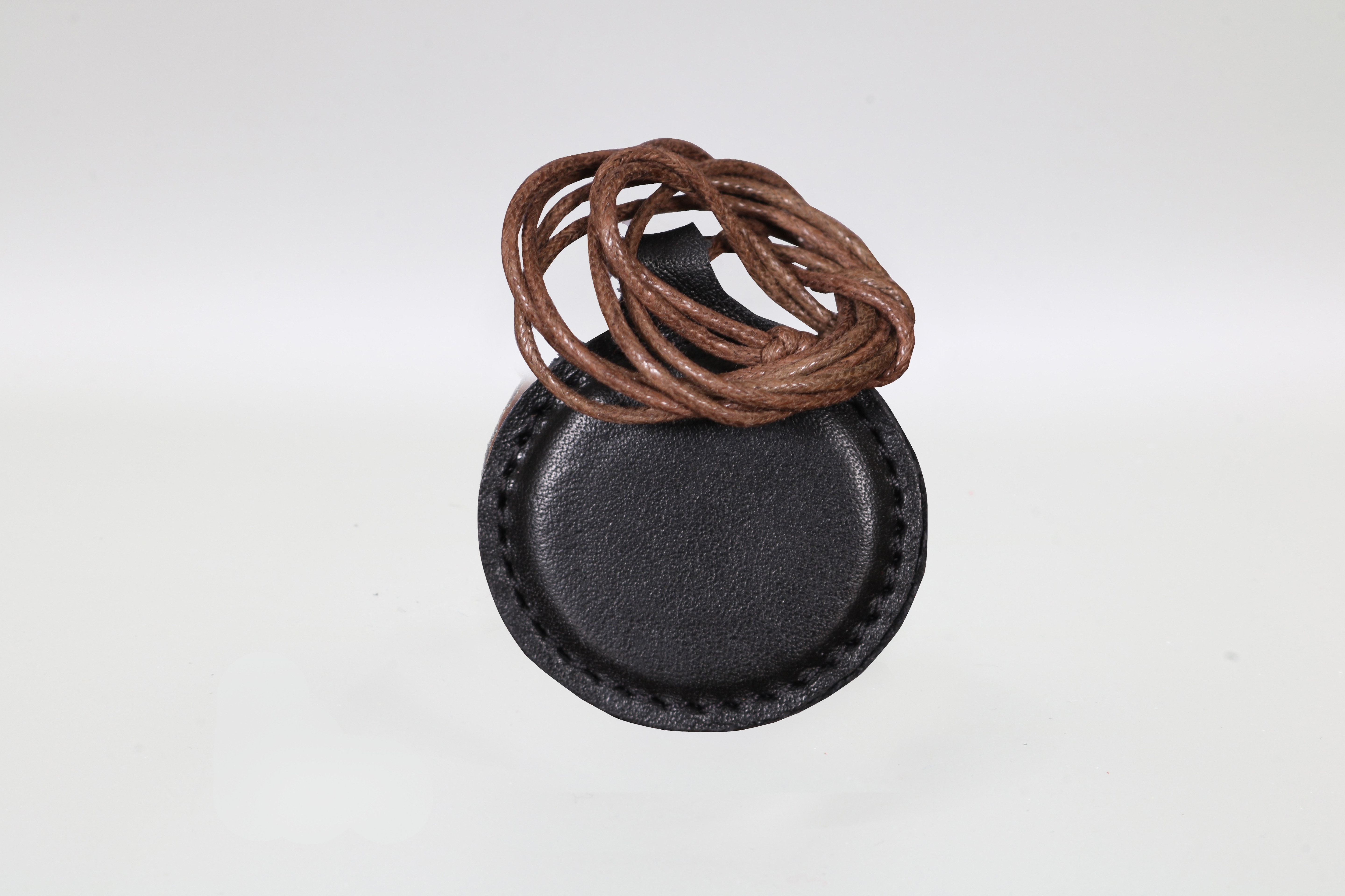 Pendentif anti-ondes WP3 — Protection électromagnétique en cuir