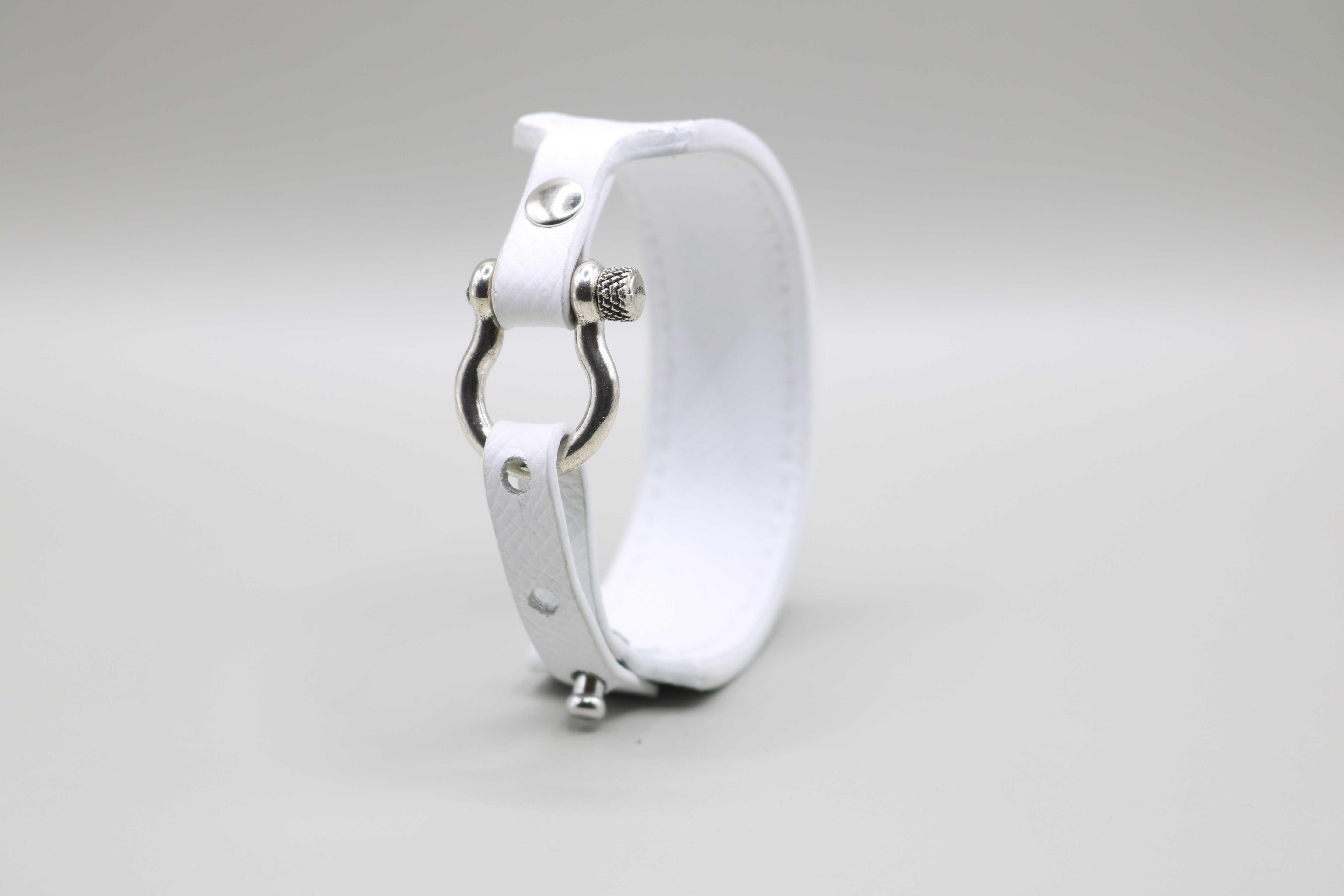 White Leather Women's Anti-Radiation Shackle Bracelet