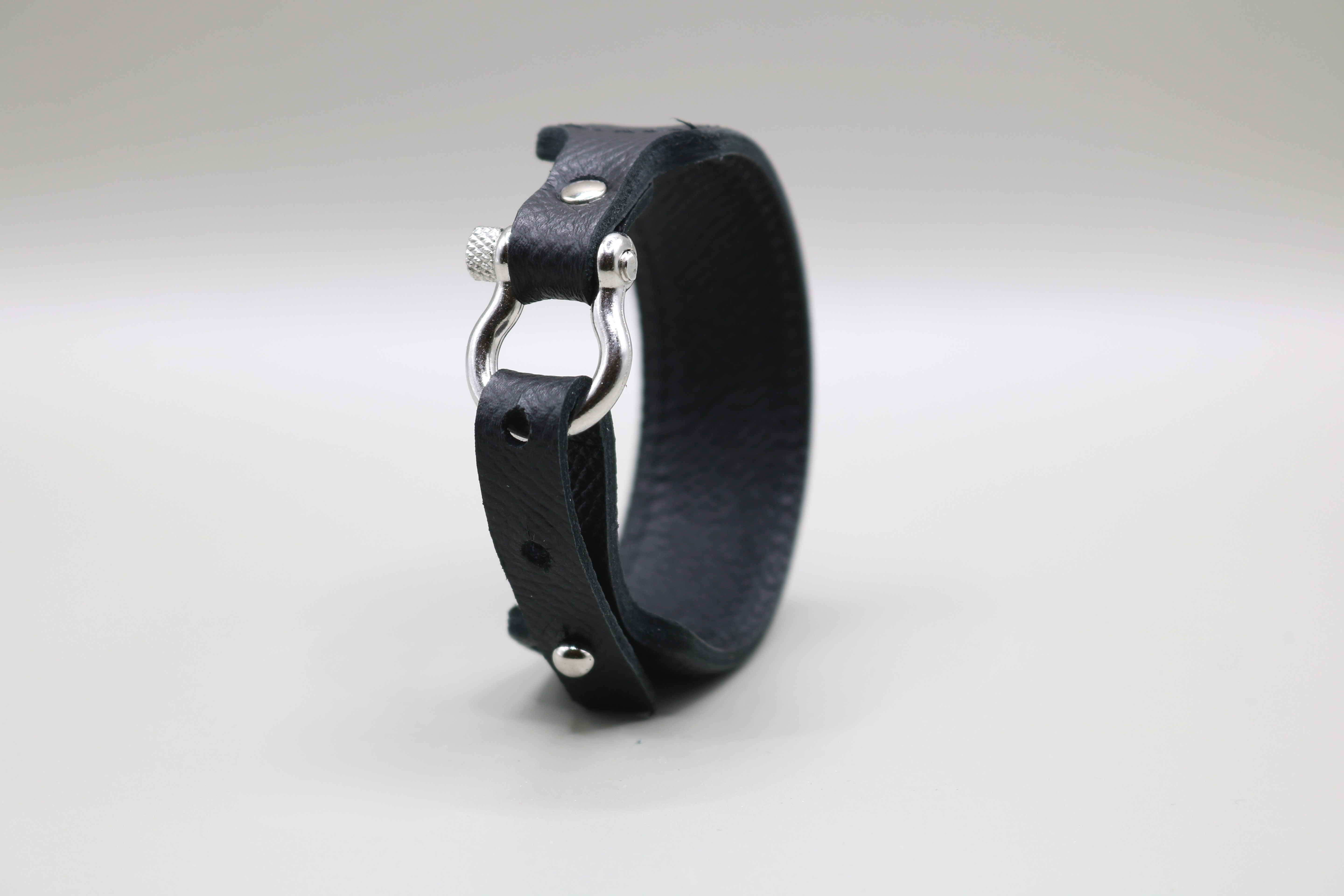 Women's Anti-Radiation Black Leather Shackle Bracelet