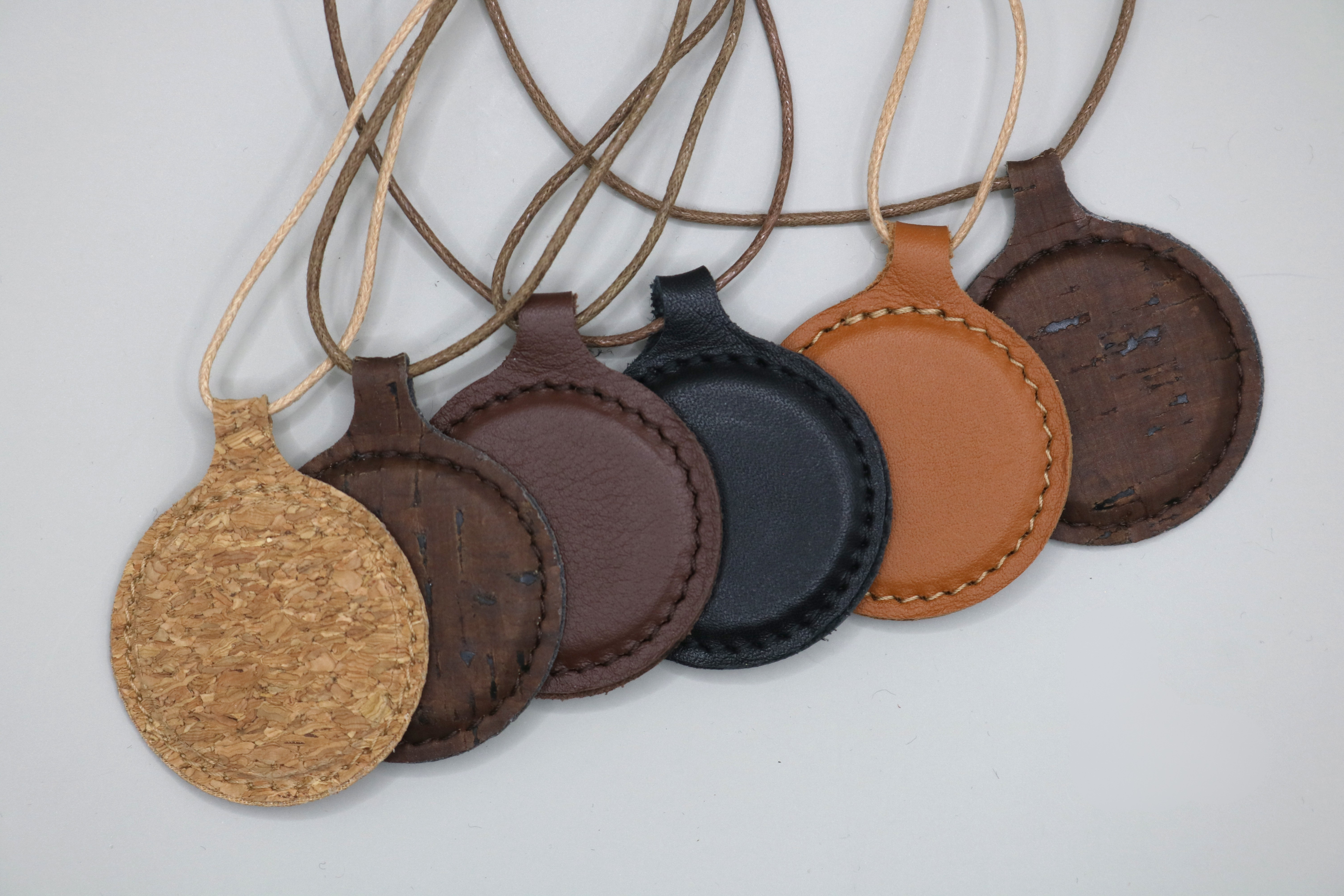 Pendentif anti-ondes WP1 — Protection électromagnétique en cuir