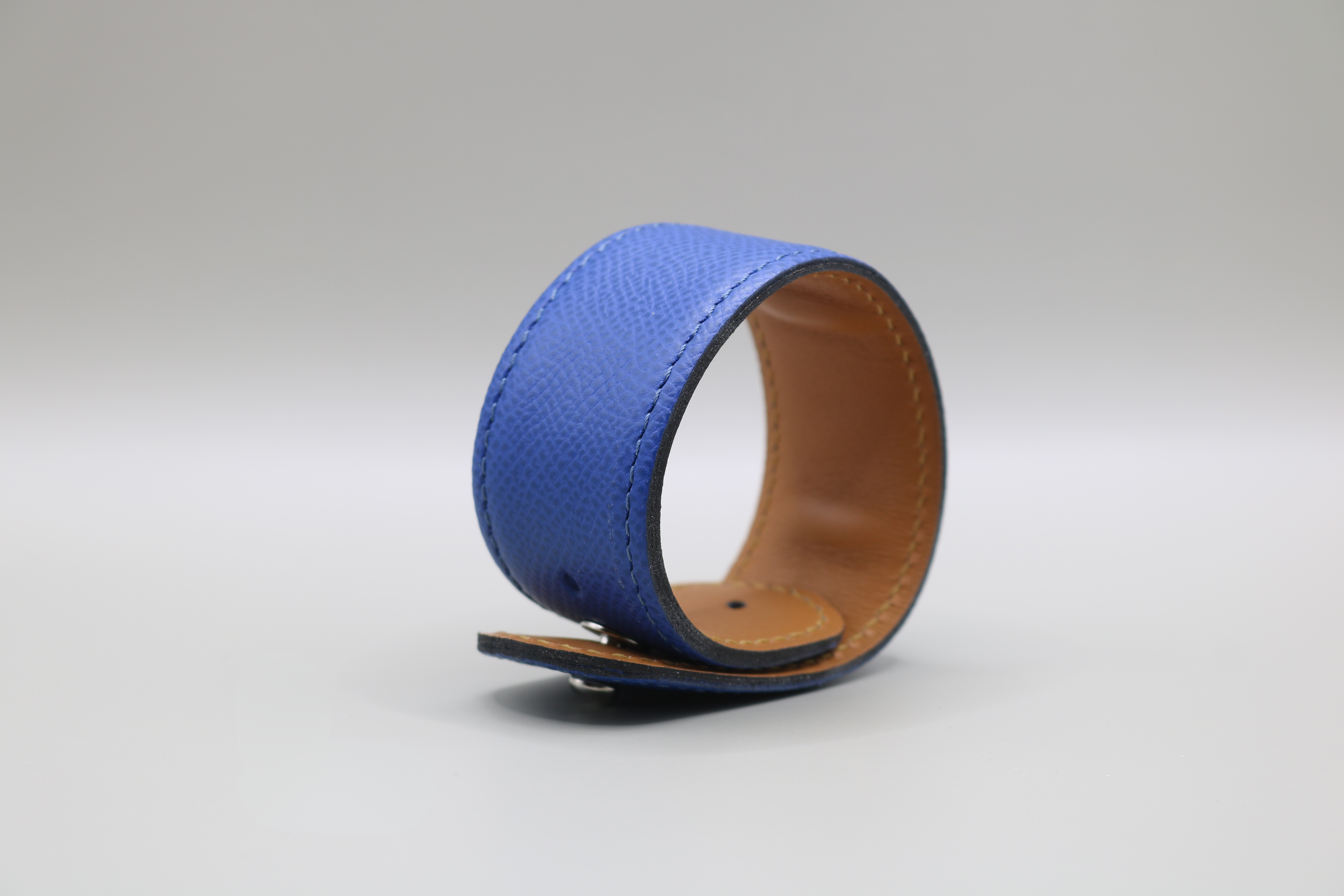 Women's anti-wave cuff bracelet in Royal Blue leather