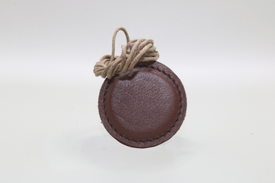 Pendentif anti-ondes WP2 — Protection électromagnétique en cuir
